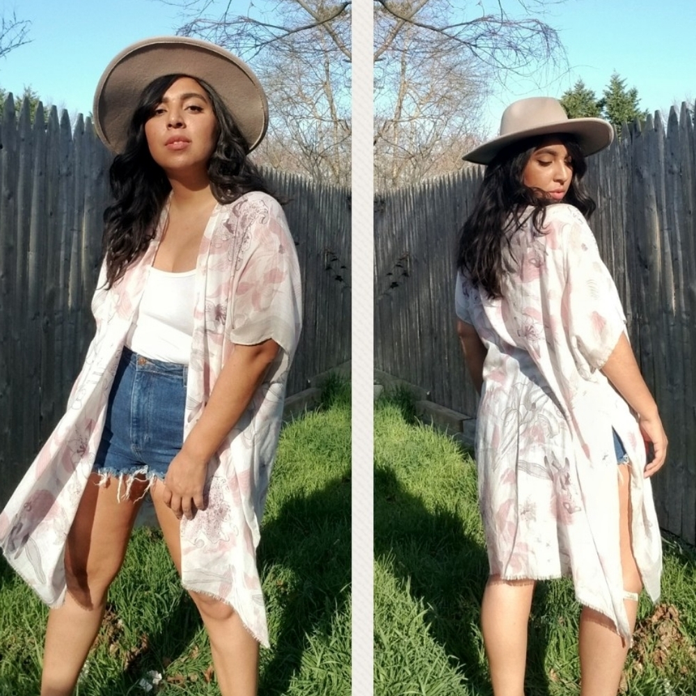 ✨️LAST ONE ✨️FLOATING FLORALS WHITE KIMONO CARDIGAN